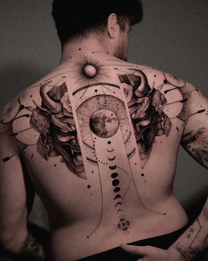 35 Captivating Back Tattoos for Men to Ignite Your Artistic Side