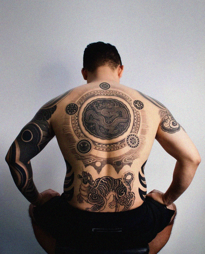 Inked Contours of a Hidden Portrait