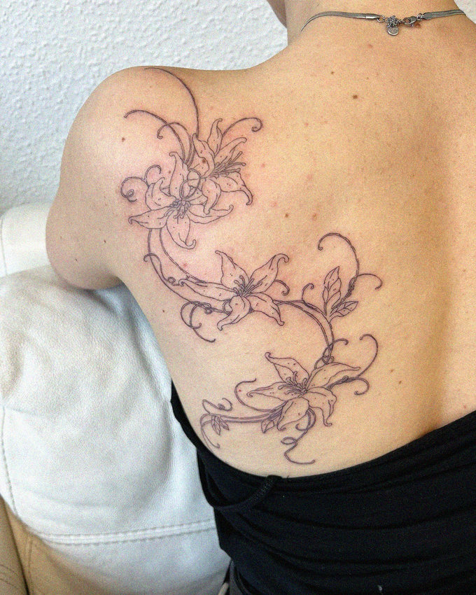 Floral Adornment Splendor on Human Canvas